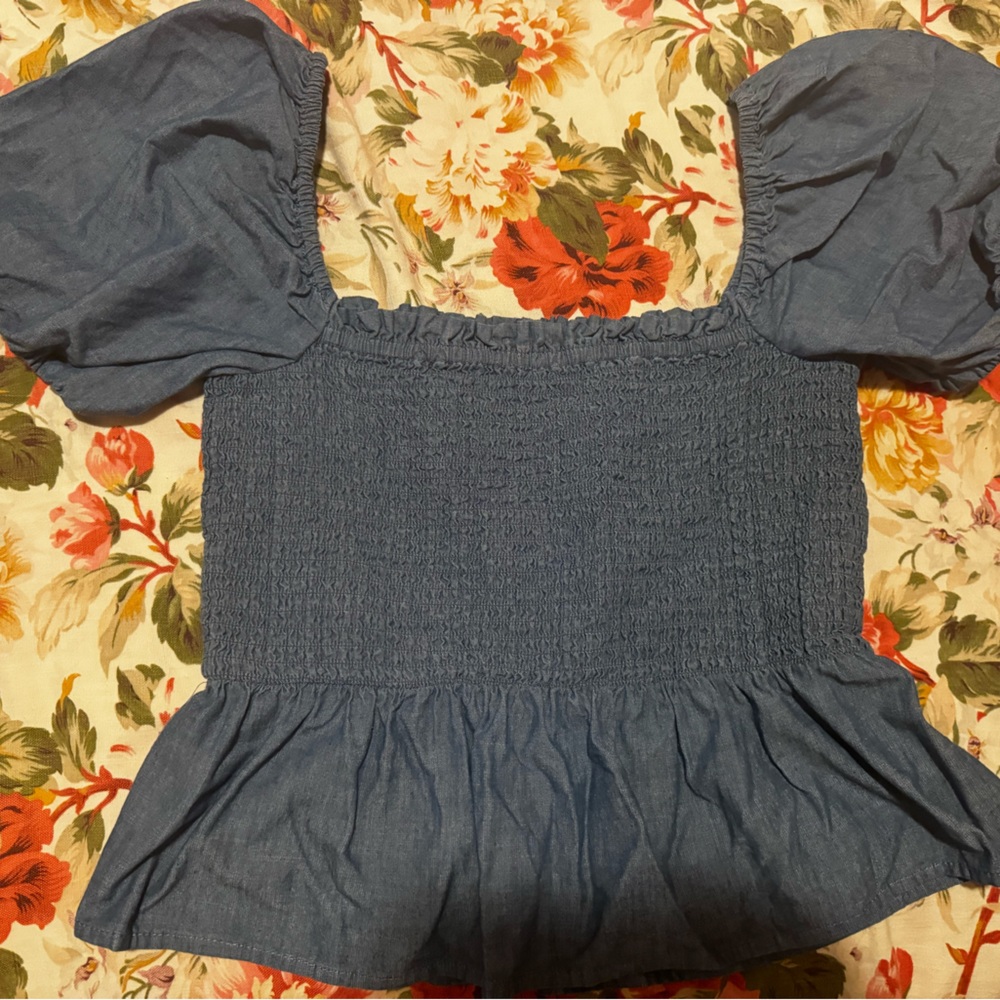 Puff sleeve, square neckline peplum top